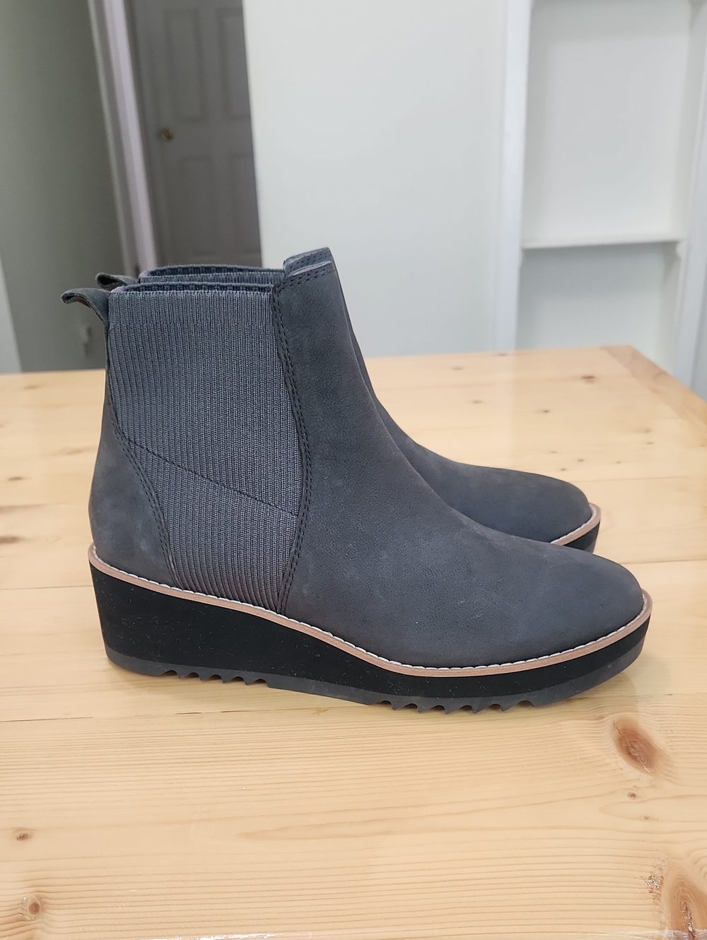 EILEEN FISHER Lilou Grey Nubuck Knit Wedge Chelsea Booties 8.5